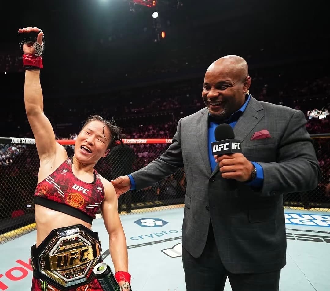 张伟丽的成功之路：从武术爱好者到UFC冠军