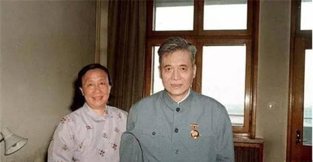 邓稼先舍家为国，一走就是28年，回来一年后在妻子的怀中与世长辞