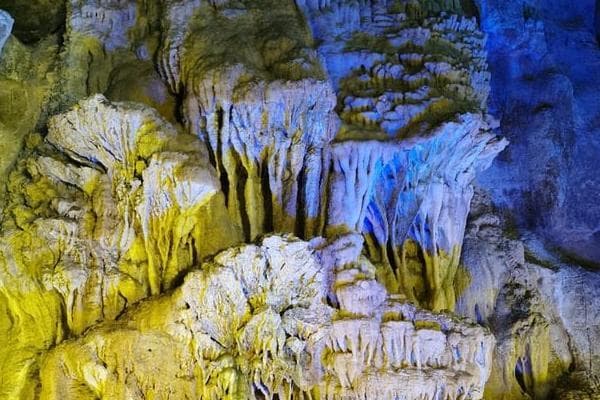 泰安地下龙宫：暗河漂流、溶洞奇观与湿地生态的完美融合