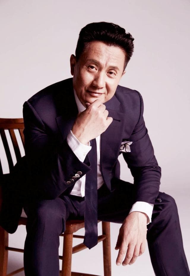 老戏骨张志坚：大器晚成，娶个妻子是粉丝
