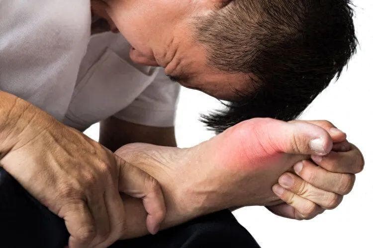 尿酸高，如何让尿酸排出体外？为你总结了4个办法，值得一试