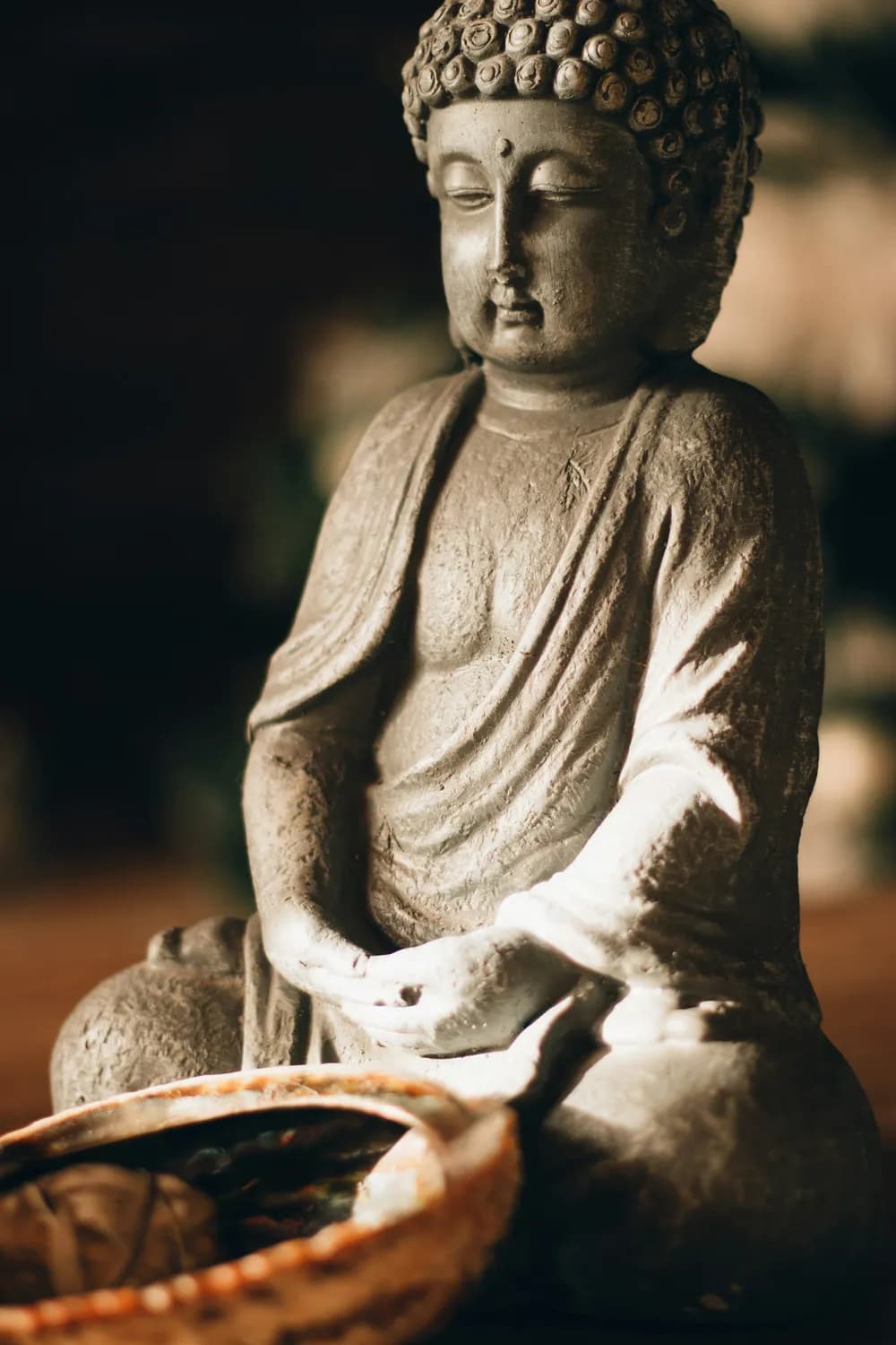 药师佛的智慧启示：从治病救人到心灵解脱