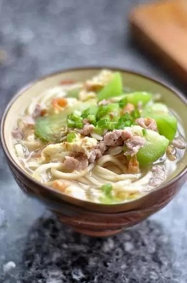 鸡蛋面条制作教程：从和面到出锅的详细步骤