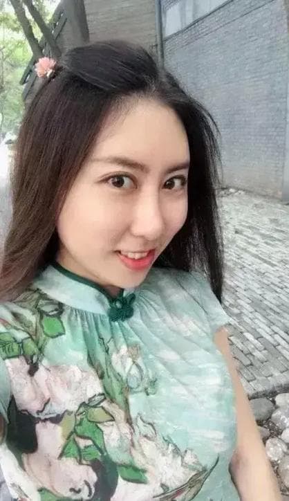 贾浅浅博士毕业引发关注：本科学习时间变更成热议焦点