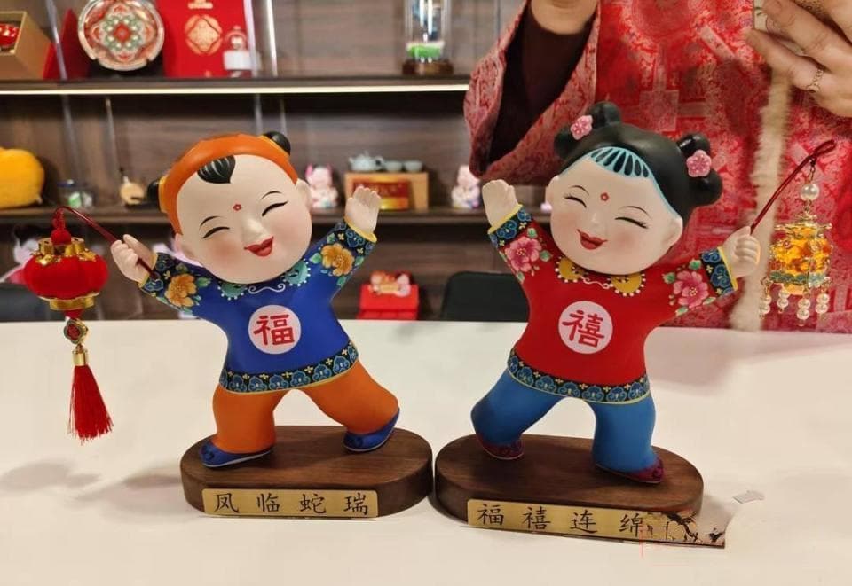 文化中国行|张凌赫送汤唯的“好柿成双”出圈后，无锡惠山泥人又预定春晚爆款