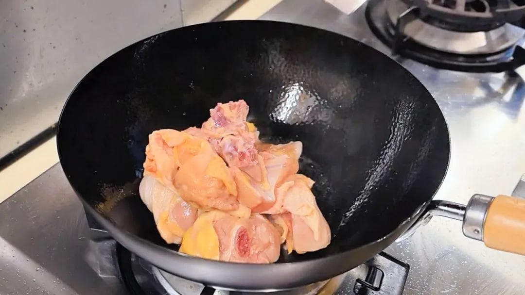 砂锅黄焖鸡：一道暖身又暖心的家常美味