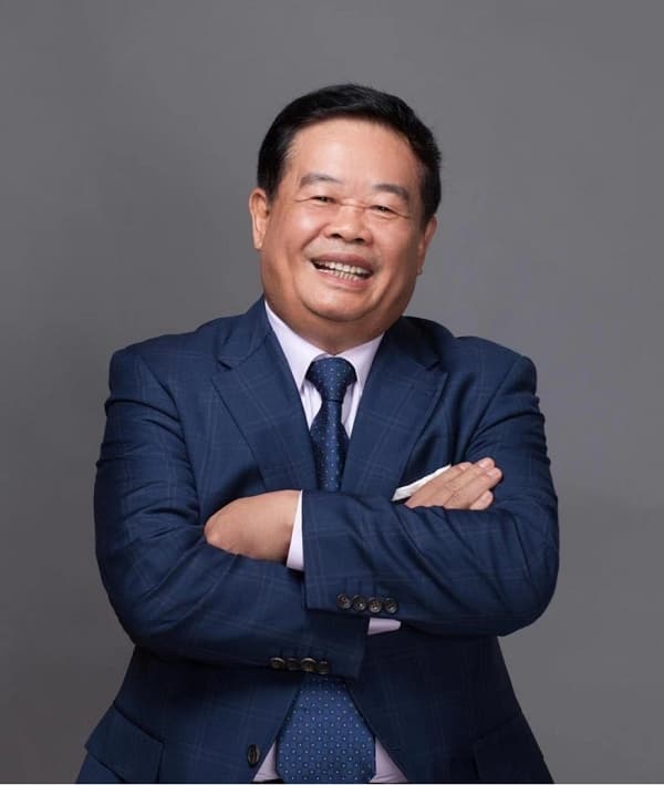 从玻璃大王到文化使者：曹德旺的慈善与文化传承之路
