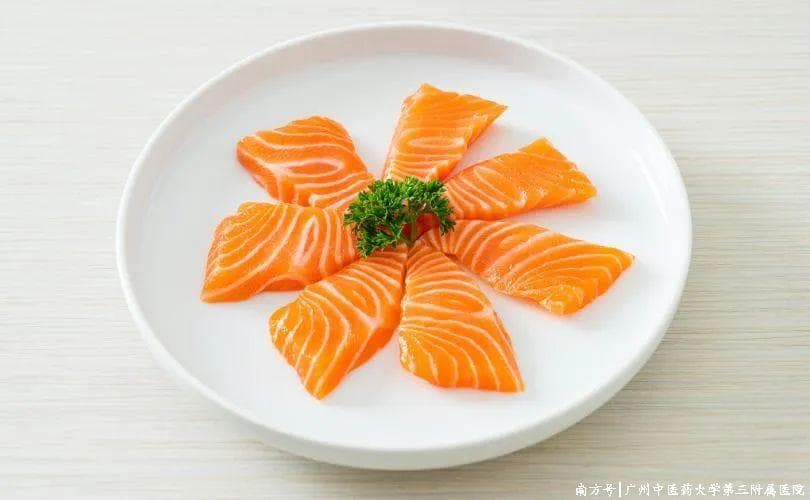 胃镜发现十二指肠"活虫"，这些危险习惯最易惹"虫"上身！