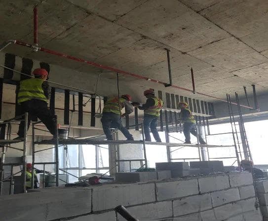 如何通过定期维护和管理来延长建筑物的使用寿命？