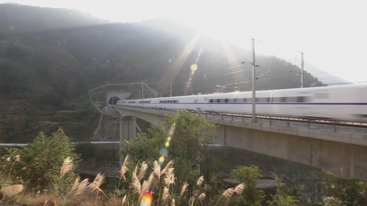 沪昆高铁：横贯东西的风景长廊