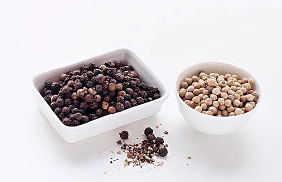 香料之王：黑胡椒和白胡椒一字之差，作用却截然不同，不要用错了