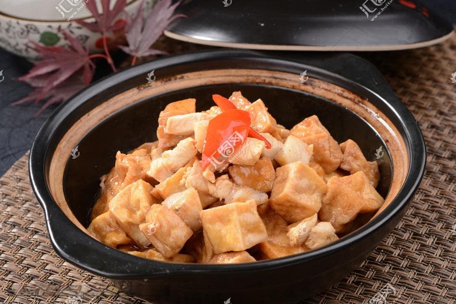 咸鱼鸡粒豆腐煲：传统与美味的完美结合