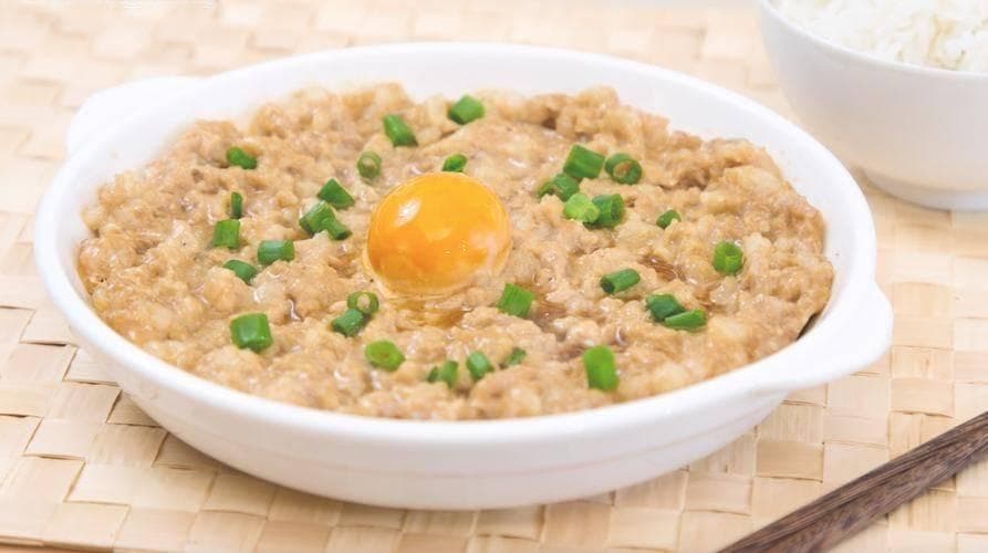 咸香四溢，蒸出经典美味——咸蛋蒸肉饼