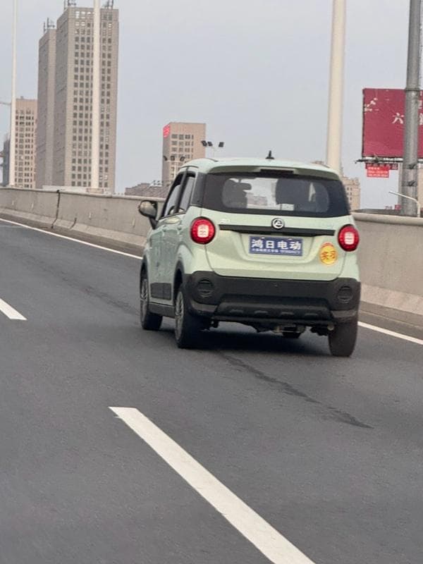 解决了吗 | 老年代步车问题多 各地整治不放松