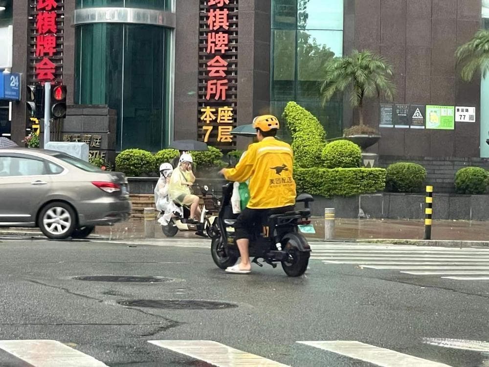京东美团为骑手缴纳"五险一金"，专家解读劳动者权益保护