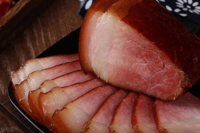 腌肉亚硝酸盐产生机制及安全食用时间解析