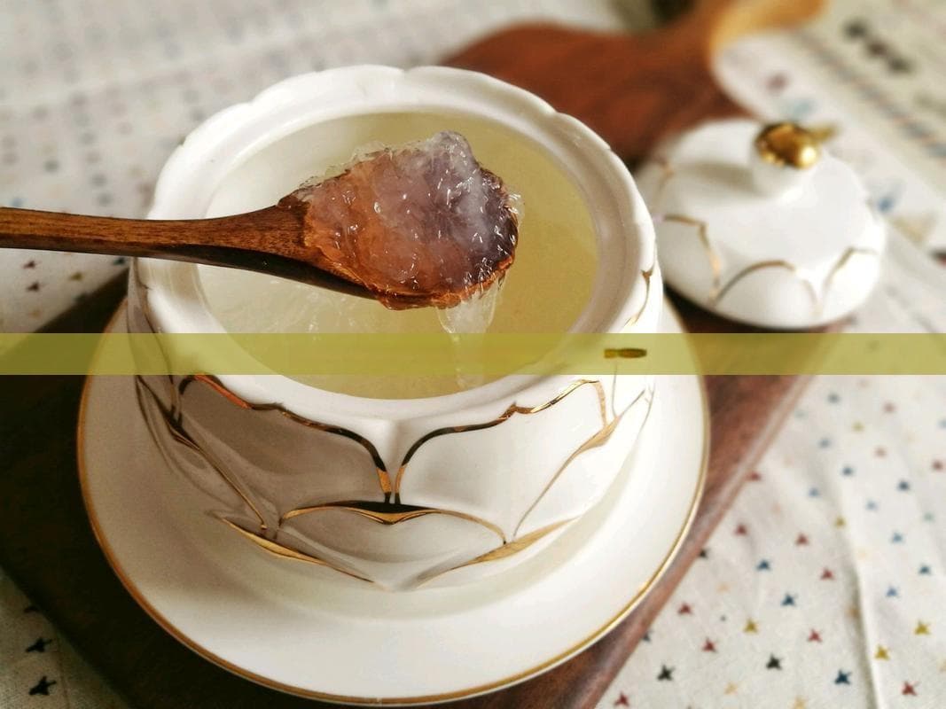美味秘诀：如何使用花胶燕窝炖锅制作更佳口感甜品