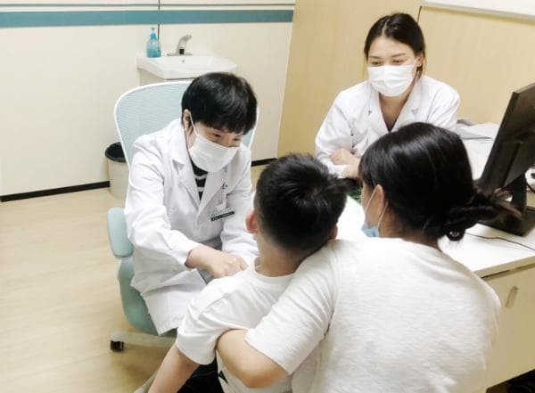 佑安专家在保定市人民医院为乙肝患儿带来治愈的希望