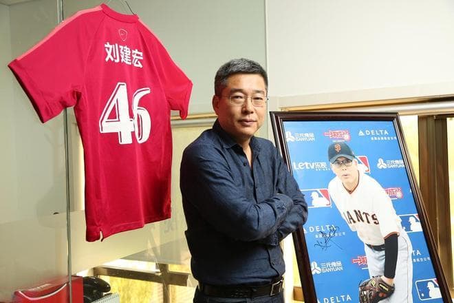 世界足坛十大足球解说员：从泰勒到詹俊，各展风采