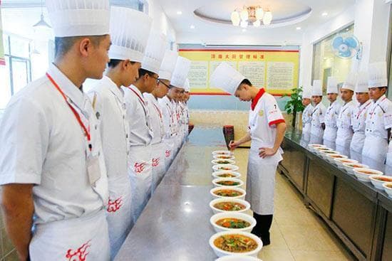 红案厨师和白案厨师的区别有哪些，工作中有哪些异同