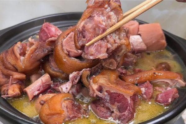 腊猪蹄制作全攻略：从腌制到烹饪的详细步骤