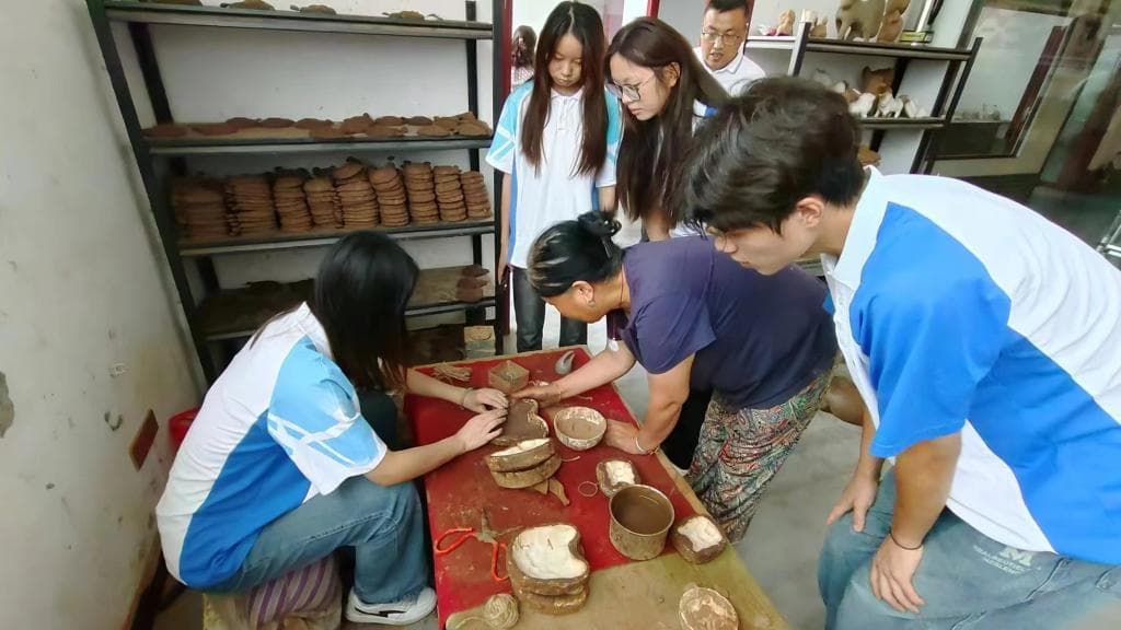 宝鸡南山中学师生走进六营民俗村：一场别开生面的泥塑非遗研学之旅