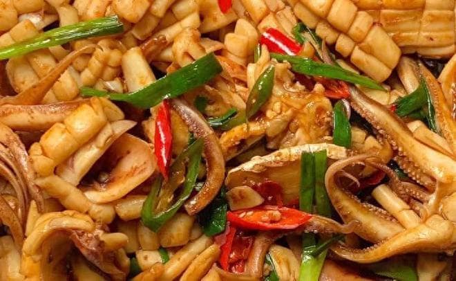 辣椒炒鱿鱼花：一道色香味俱全的家常美食