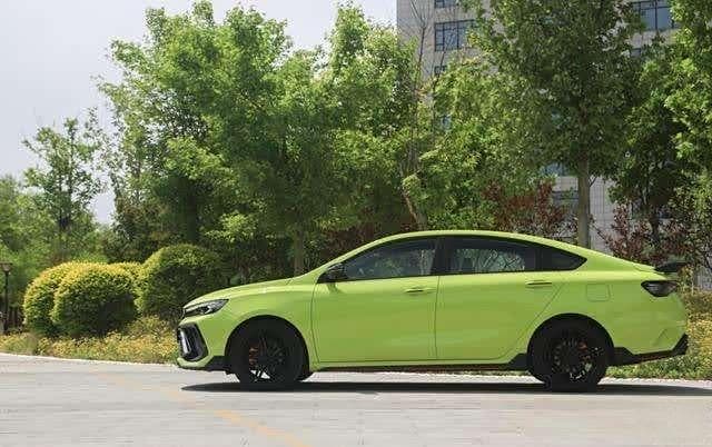 10万内运动轿车谁性价比更高？全面对比名爵MG5和马自达3昂克赛拉