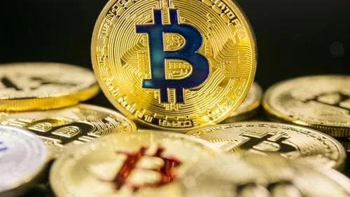 预测比特币价格走势：基本面分析与技术面的博弈