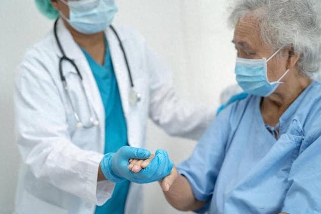 肿瘤医生揭秘：癌症患者必经的5个心理阶段，及应对之道