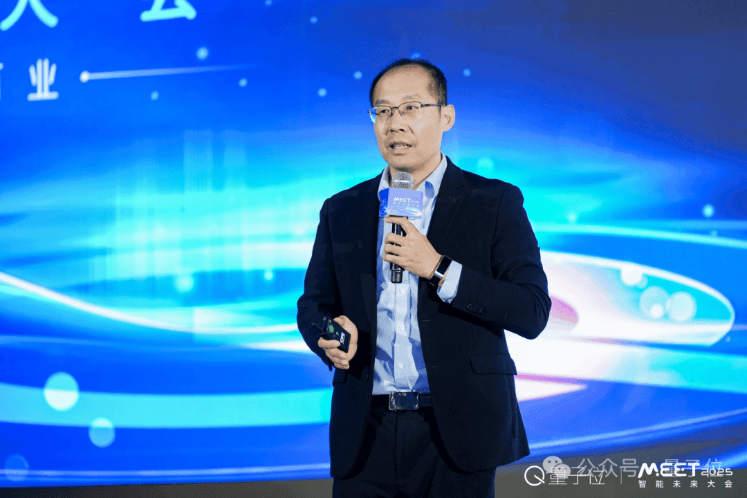 AI大模型未来路在何方？大咖共话AI新机遇与挑战