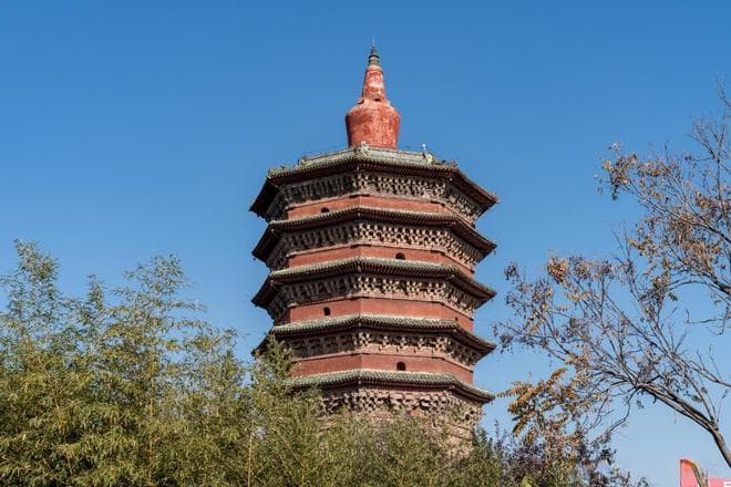 河南安阳的文峰塔及城墙碉堡