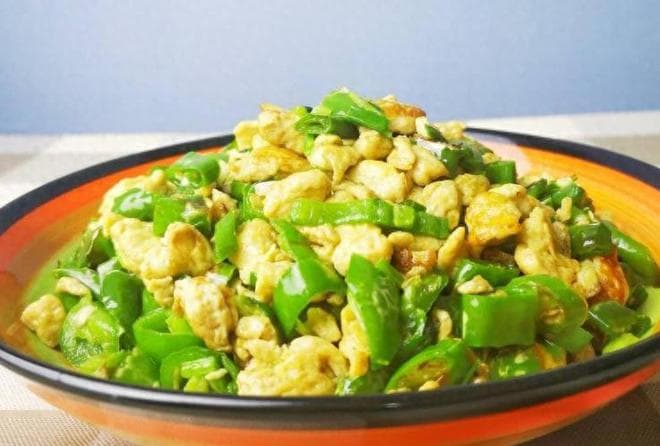 青椒炒鸡蛋的秘密大公开，米饭再也吃不饱！