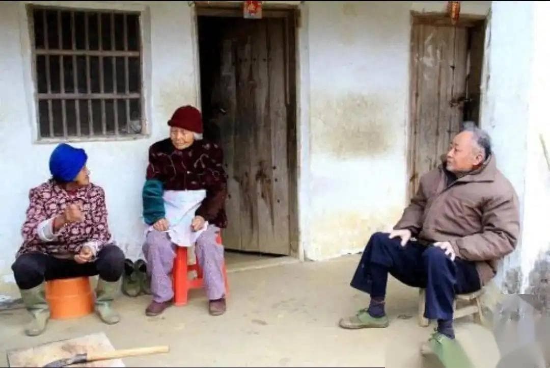 农村老人养老困境：为国奉献一生，晚年却无人问津