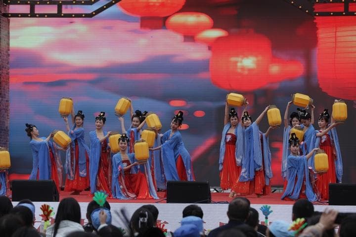 赏梅花、看表演、品年味、观民俗！荔波梅花节“花样”迎新春