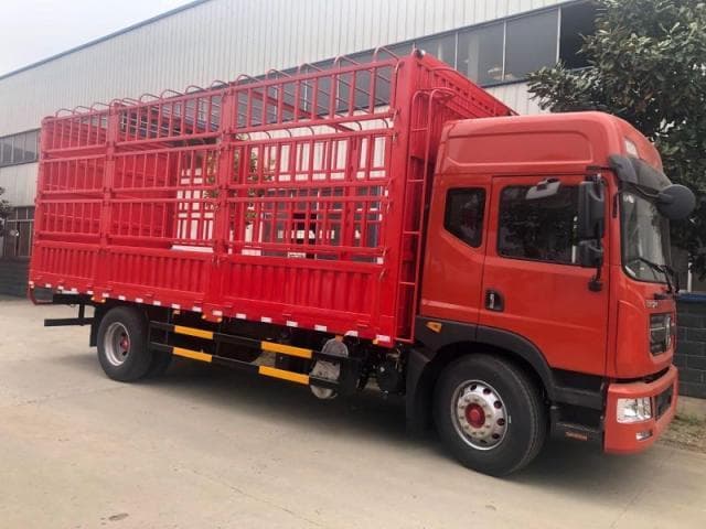 高栏车：物流运输中的多功能商用车