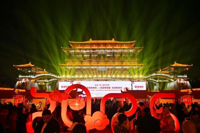 沉浸式体验传统中国年 全国非遗好物齐聚西安