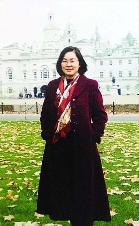 华春莹：中国首位女新闻司长的30年外交生涯