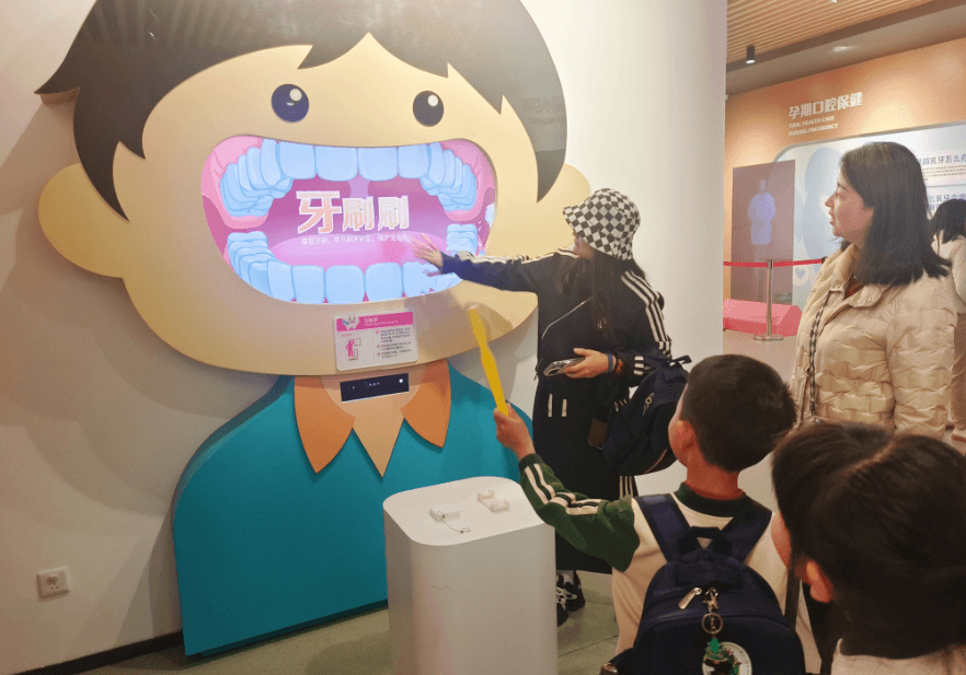 带小孩看牙，号有点难约？深圳：马上给你安排一位AI“牙医”
