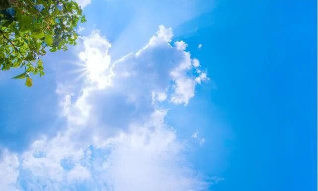 为什么天空是蓝色的，而不是赤橙黄绿青紫？