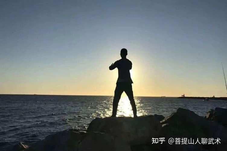 站桩强身心，如何让正确的站桩来强健我们的身心？此文告诉你