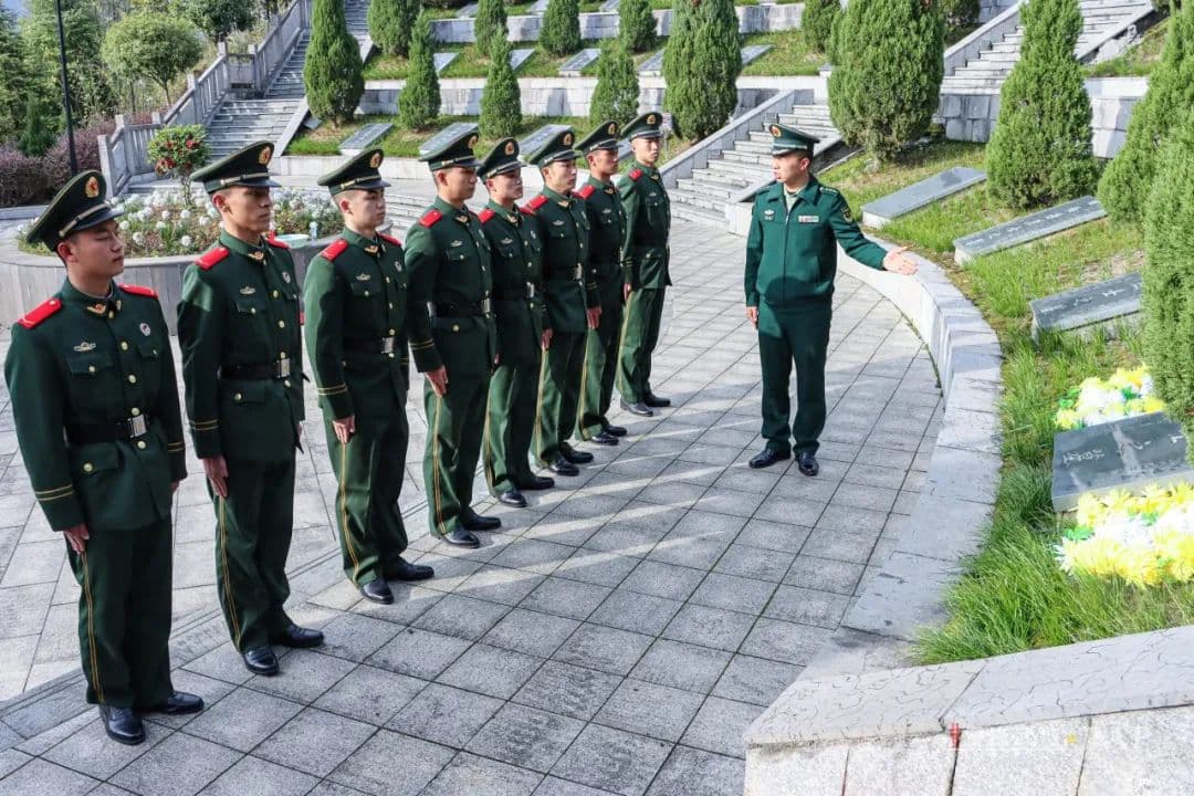 新兵下队第一课：寻红色根脉，铸铁血军魂