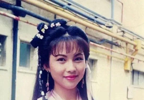 18岁蔡少芬古装巅峰，演技灵动被誉为第一女神，魅力依旧备受瞩目