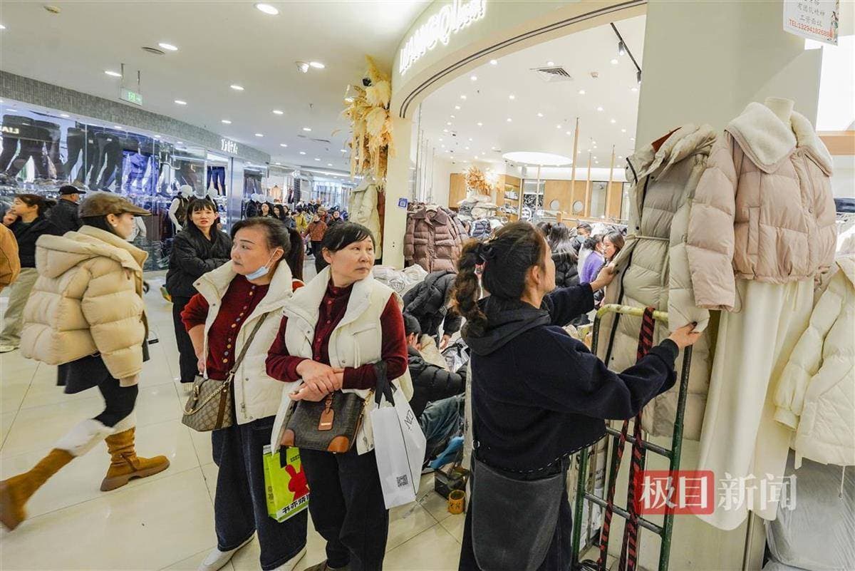 武汉冬装市场棉服热销，羽绒服翻新羽绒被成新趋势