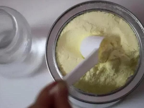 各阶段婴儿奶量标准对照表：从0到6个月的喂养指南