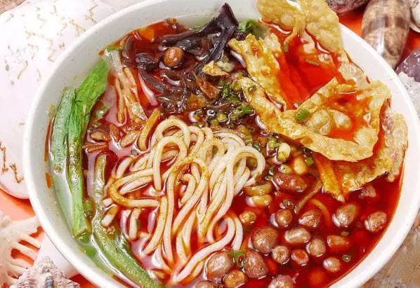 柳州小吃街哪里最出名好吃？这些特色美食你一定不能错过！