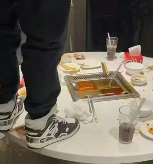 门店正常经营，海底捞“小便事件”涉事店线上结账已全部退款