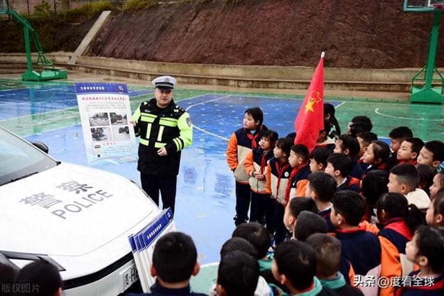 交警变身老师！趣味教学，让孩子牢记交通安全！