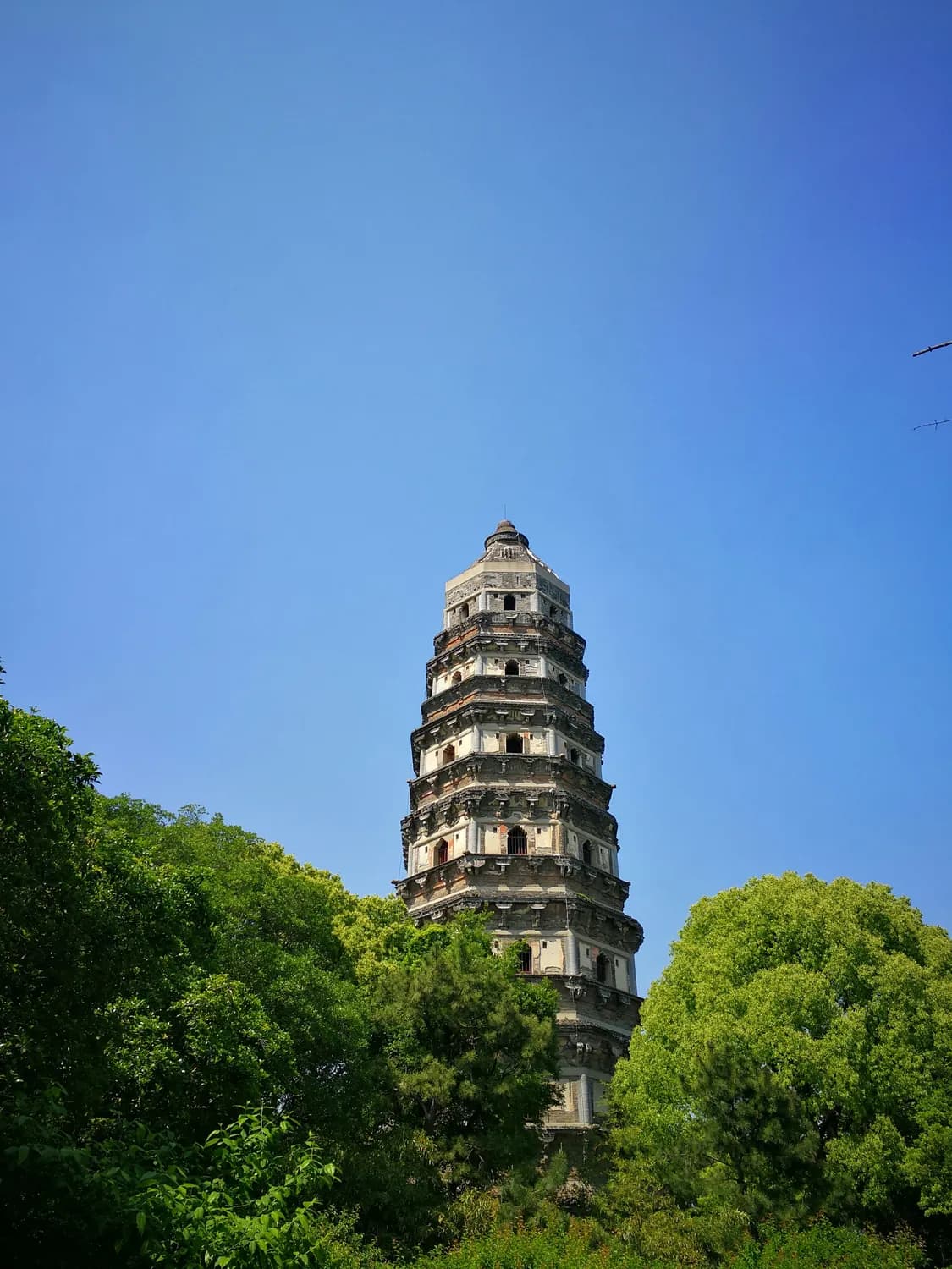 斜而不倒千年立，揭秘苏州虎丘塔建筑智慧