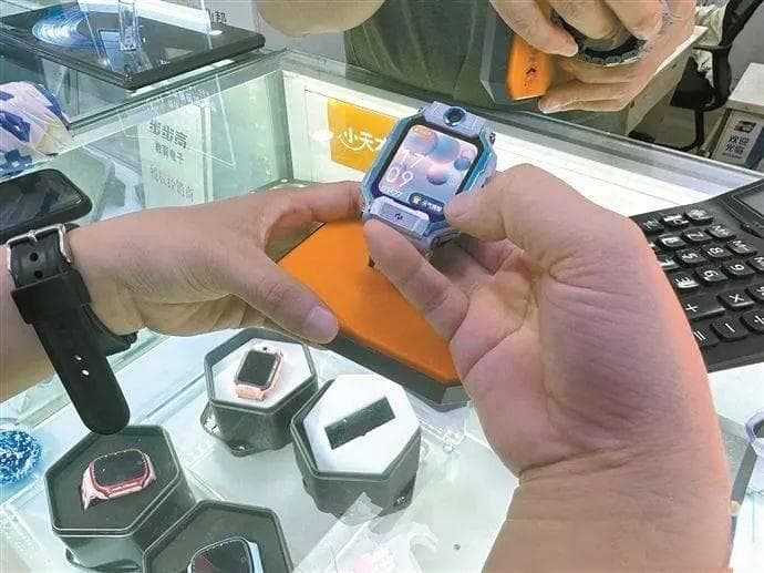 儿童电话手表手机化 家长如何管理成难题